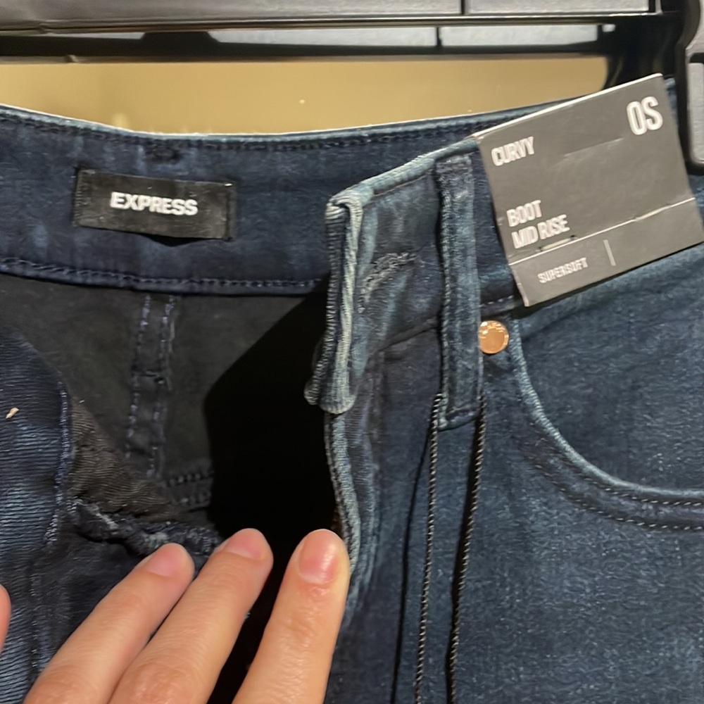 Express Curvy Boot Mid Rise Jeans - Picture 2 of 8